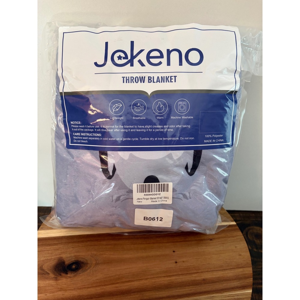 Jekeno Penguin 50" x 60" Throw Blanket NEW Sealed